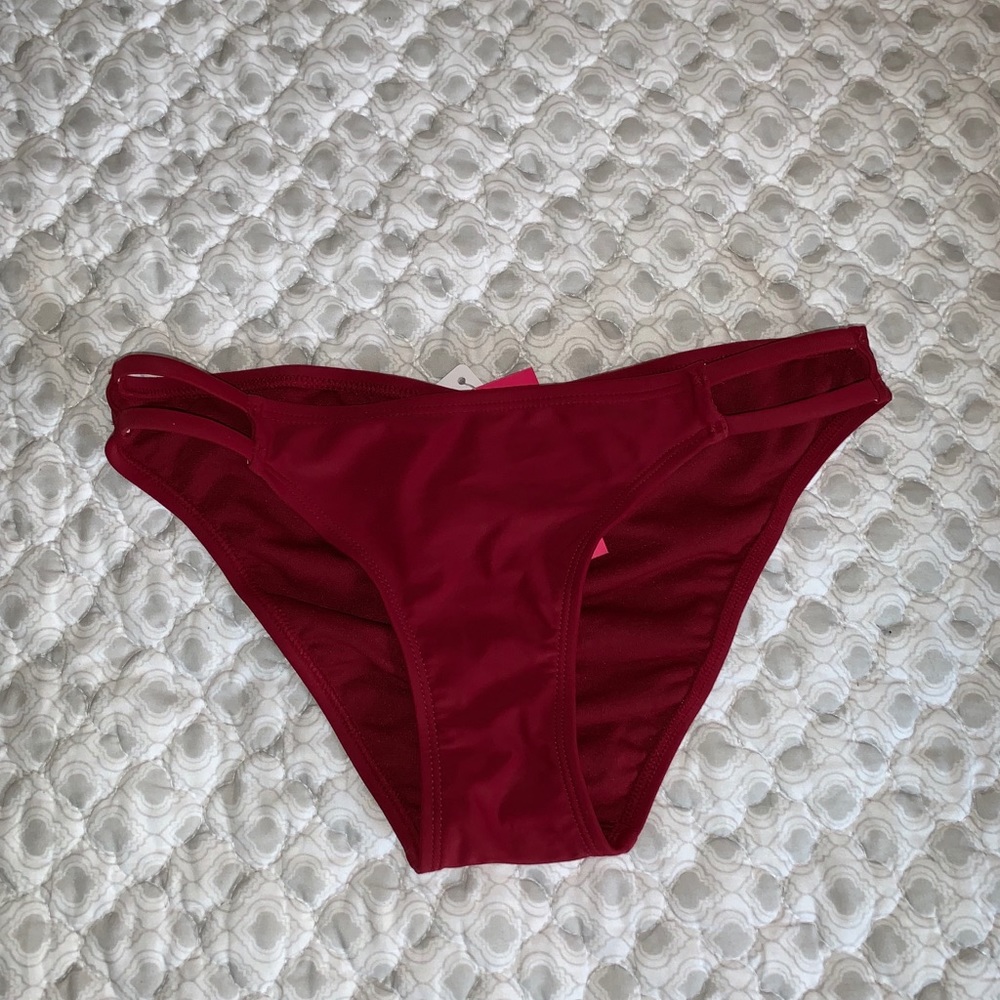 NEW NEVER WORN red bikini bottom
